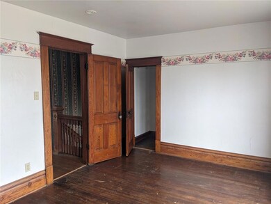 370 16th St SE Primary Bedroom