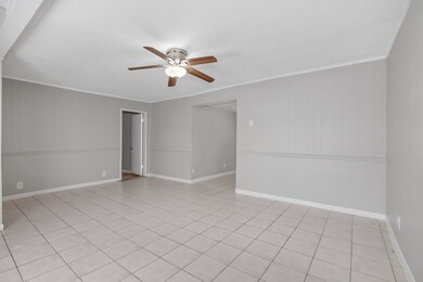 150 Hohldale St unit B, Houston, TX 77022 - photo 4