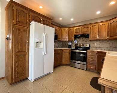 2854 SW Cannock Chase Rd, Topeka, KS 66614 - photo 6