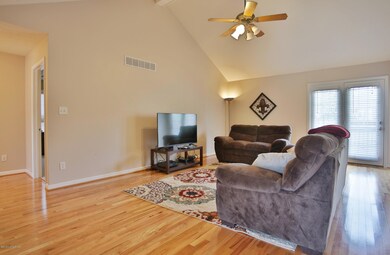 8602 Everett Rush Ct, Louisville, KY 40228 - photo 4