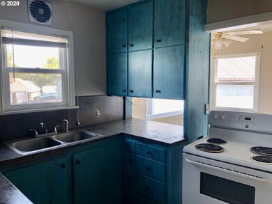 607 SW 10th St, Pendleton, OR 97801 - photo 6