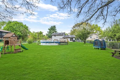 902 Scott St, Algonquin, IL 60102 - photo 2