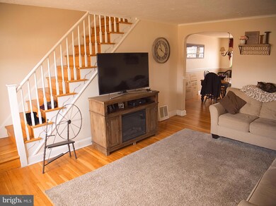 272 N Oak Ave, Clifton Heights, PA 19018 - photo 2