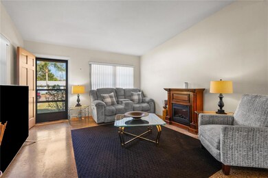 528 Doctors Dr, Oviedo, FL 32765 - photo 4