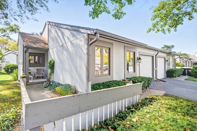 123 Honeysuckle Ct, Rolling Meadows, IL 60008 - photo 2