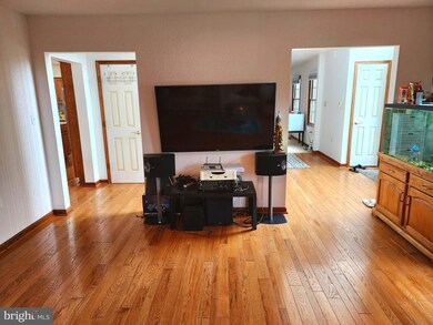 1037 Cherrywood Ave, Cumberland, MD 21502 - photo 4