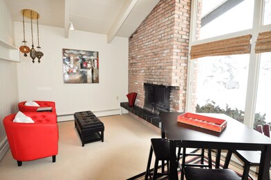 sitting /living room