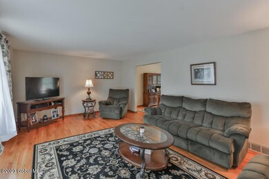 8 Longwood Dr, Albany, NY 12211 - photo 5