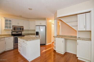 9122 Hobbit Cir, Kalamazoo, MI 49009 - photo 7