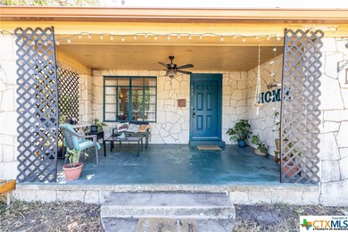 973 E Cedar St, Seguin, TX 78155 - photo 2