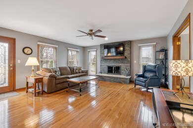 2644 Partlow Dr, Naperville, IL 60564 - photo 2