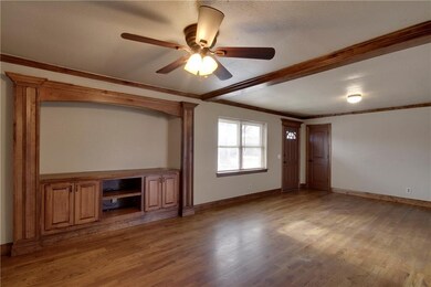 Built-In Entertainment Center in Living Room. Beau
