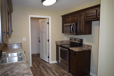 300 Forrestwood Dr, Manchester, TN 37355 - photo 5