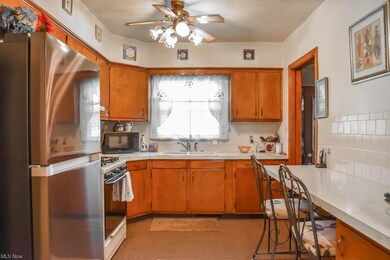 Neutral kitchen.