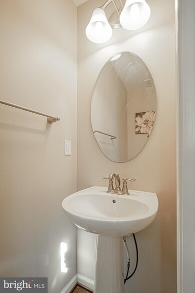 1817 Honeysuckle Ct, Downingtown, PA 19335 - photo 4