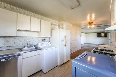 1023 Chippewa Cir, Carpentersville, IL 60110 - photo 4