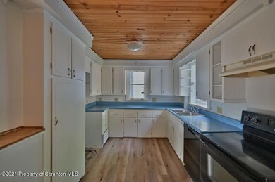 1054 N Webster Ave, Scranton, PA 18510 - photo 3