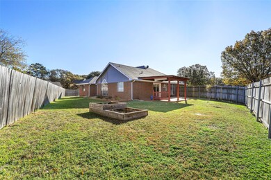 709 Parkland Ct, Hurst, TX 76053 - photo 6