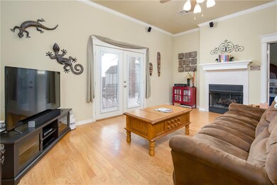 Living room w/fireplace