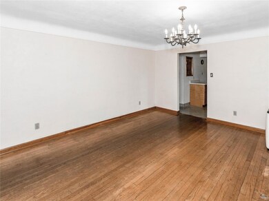 Living Room ( 15 x 13)