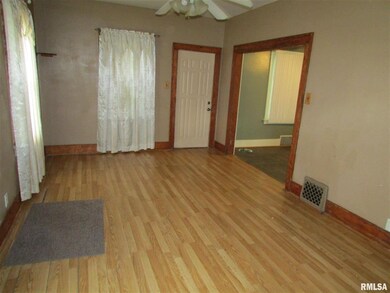 611 E 13th St, Davenport, IA 52803 - photo 4