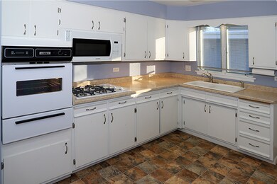 930 Emerald Dr unit 9, Naperville, IL 60540 - photo 6