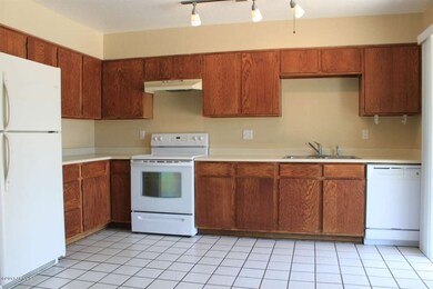 007 Kitchen