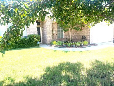 View of front facade featuring a front lawn and a 