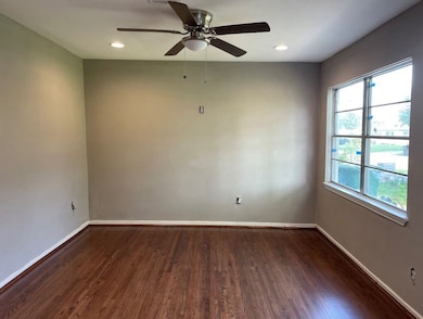 4914 Meadow Park Dr, Houston, TX 77048 - photo 6