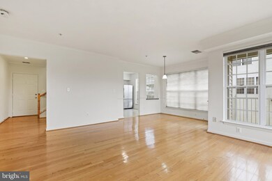 2499 Angeline Dr unit 302, Herndon, VA 20171 - photo 5