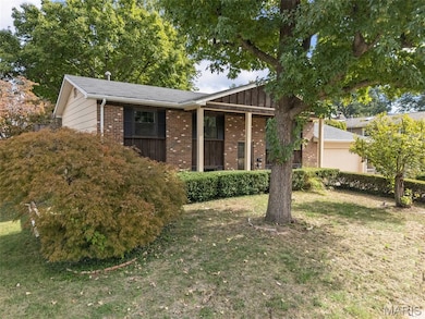 2916 Mockingbird Dr, Saint Charles, MO 63301 - photo 2