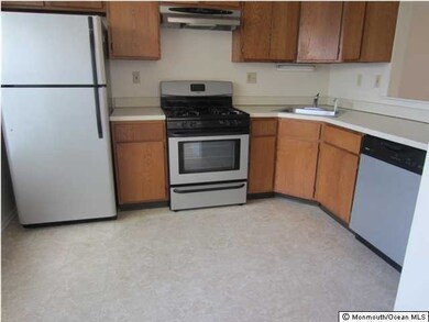 24 Alameda Ct, Eatontown, NJ 07724 - photo 2