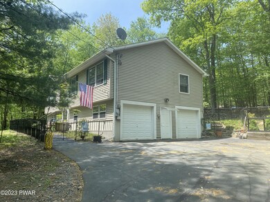 135 Arrowood Dr, Milford, PA 18337 - photo 2