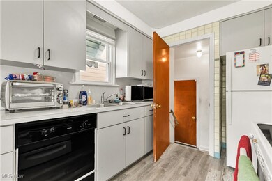 4106 Colony Rd, Cleveland, OH 44121 - photo 5