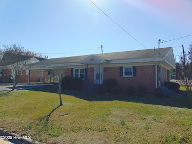 104 E Edgecombe St, MacClesfield, NC 27852 - photo 4