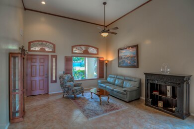 7 Living Room photo b