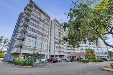 1300 NE Miami Gardens Dr unit 320E, Miami, FL 33179 - photo 2