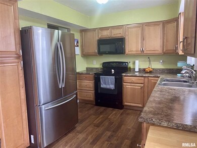 6405 Appomattox Rd, Davenport, IA 52806 - photo 4