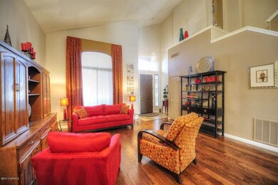 004_Living Room