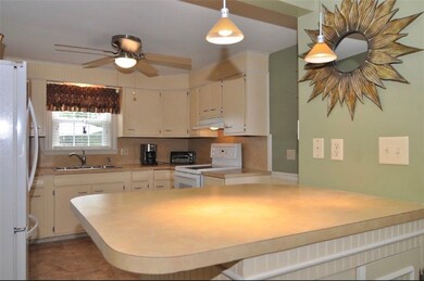 109 Chandler Ave, Cranston, RI 02910 - photo 3