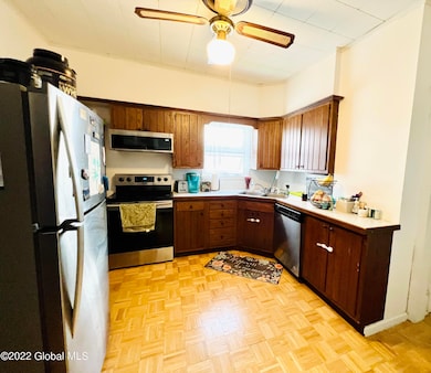 2029-2031 Campbell Ave - 2nd fl Kitchen