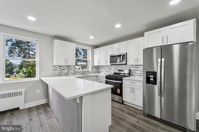 6858 Clover Ln, Upper Darby, PA 19082 - photo 3