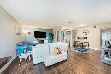 4805 Grove Point Dr unit II, Tampa, FL 33624 - photo 3