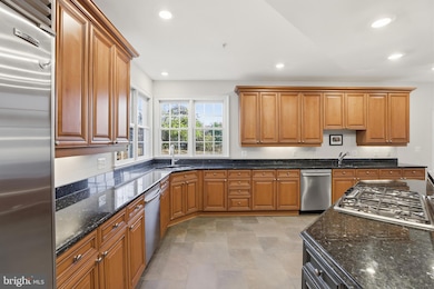 7931 Lakenheath Way, Potomac, MD 20854 - photo 6