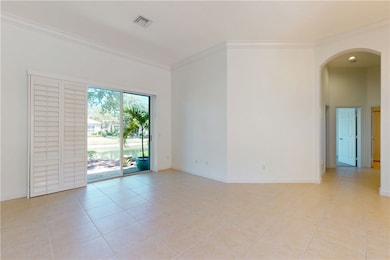 Large and welcoming living/dining area