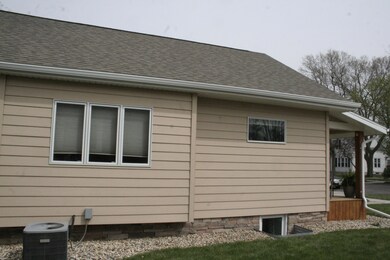 924 E 6th Ave, Mitchell, SD 57301 - photo 4
