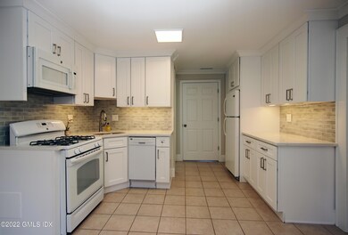92 Pemberwick Rd unit Upstairs, Greenwich, CT 06831 - photo 5