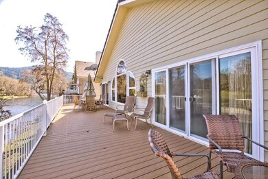 03 Back Deck