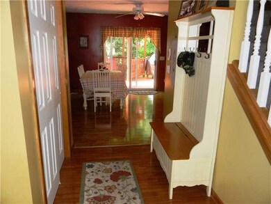 Entry/Foyer.