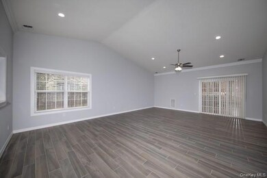 109 Village Green Dr unit 109, Port Jefferson Station, NY 11776 - photo 5